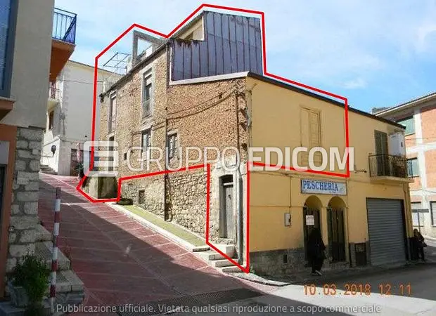 Abitazione di tipo economico in la via Berta, la via Maddalena ed il Corso Umberto I. - 1