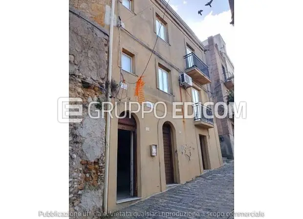 Abitazione di tipo popolare in Via S. Giuliano, 92028 Naro AG, Italia - 1