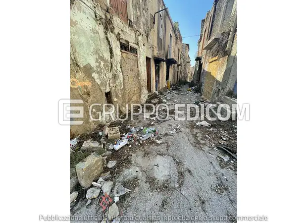 Abitazione di tipo ultrapopolare in Via Reale n.3 - 1