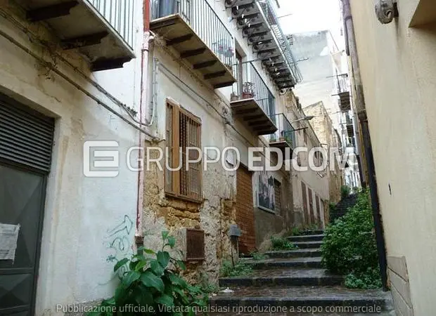 Abitazione di tipo popolare in Cortile Lauricella n. 2 - 1