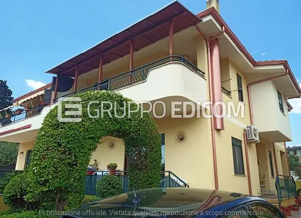Villa in Viale Fiume Busento, 145/C - 1