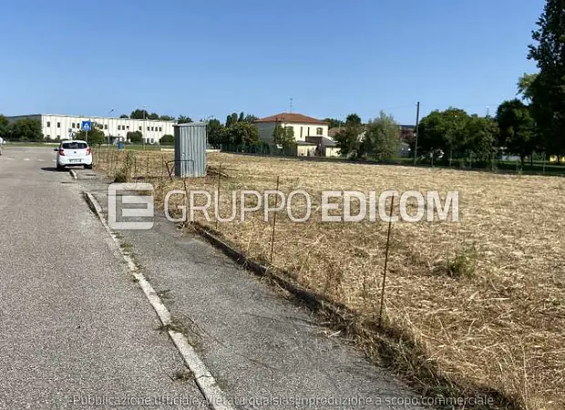 Terreno in loc. Vigarano Pieve, Via del Grano - 1