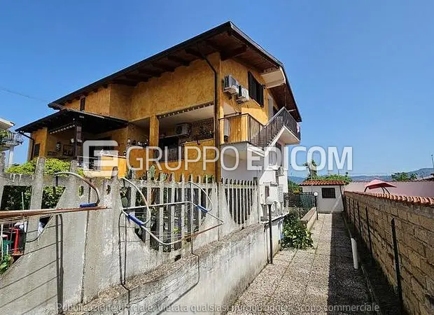 Abitazione di tipo popolare in Via Agugliano, 70, 00132 Roma RM, Italia - 1