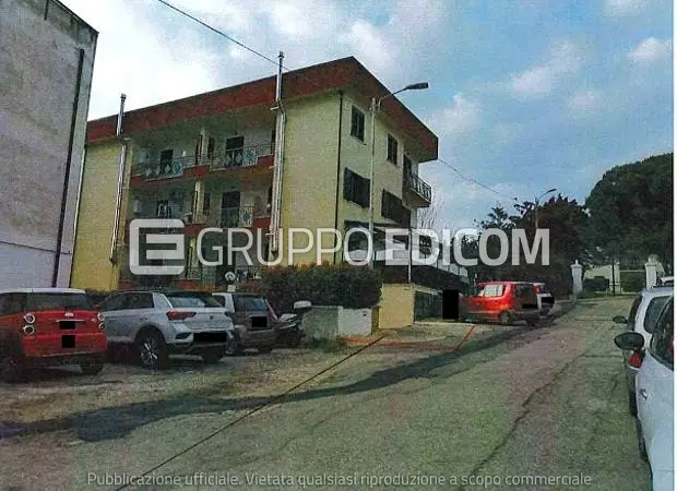 Garage o autorimessa in Viale Crotone 118 - 1